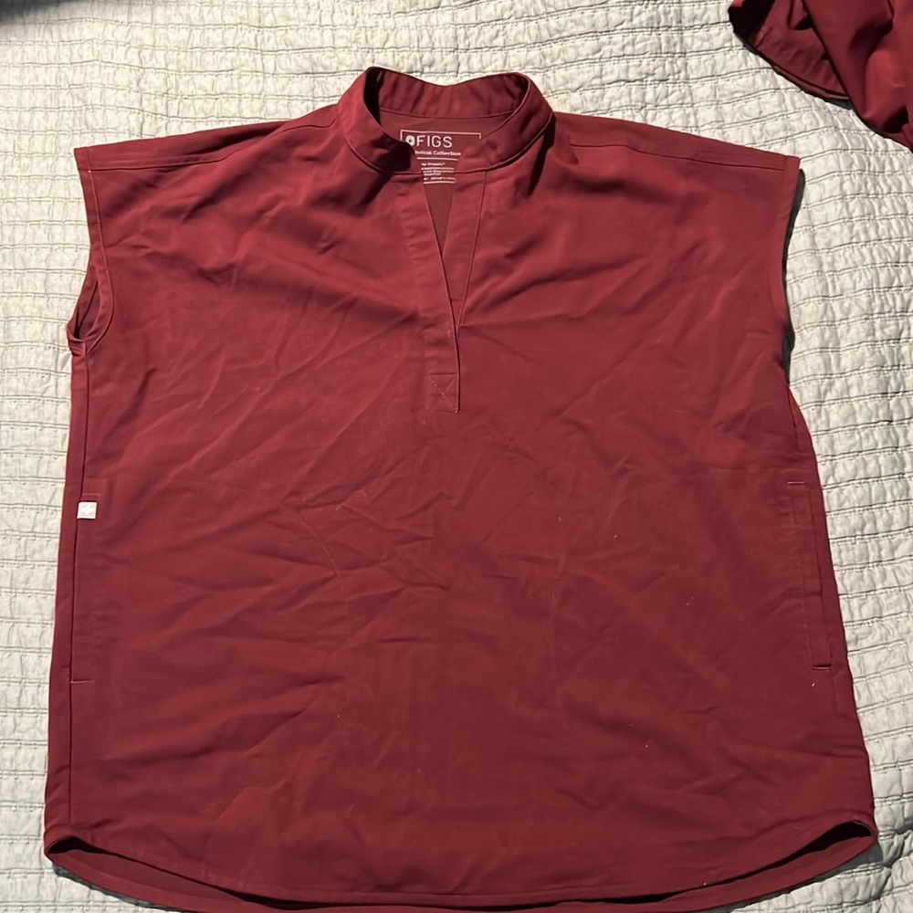 Figs Rafaela maroon top